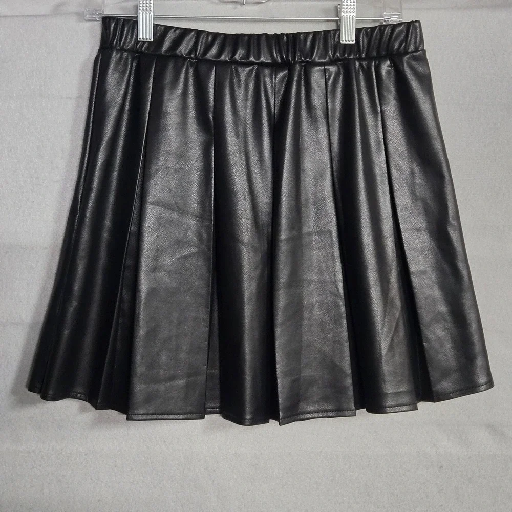 Faux Leather Pleated Skirt Black Womens Medium Elastic Waist Mini Whimsigoth